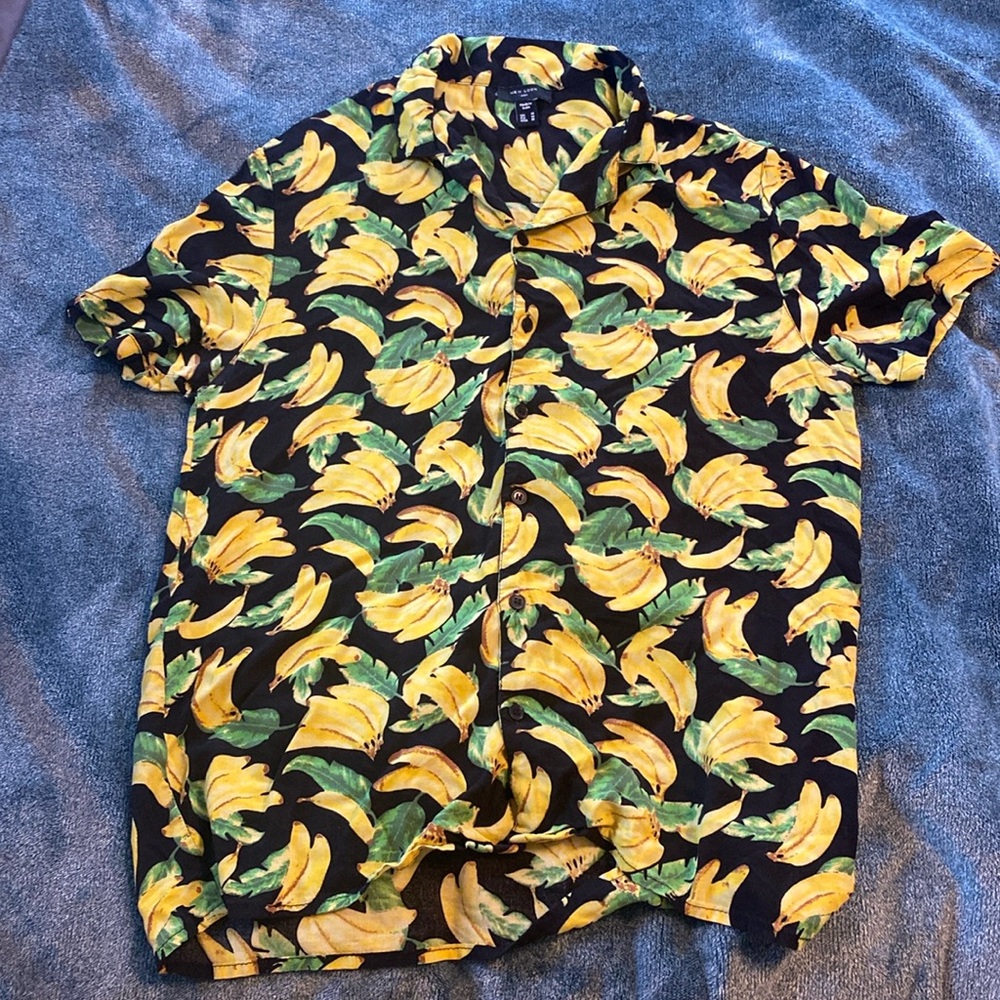 Men’s black Hawaiian shirt, banana print size medium